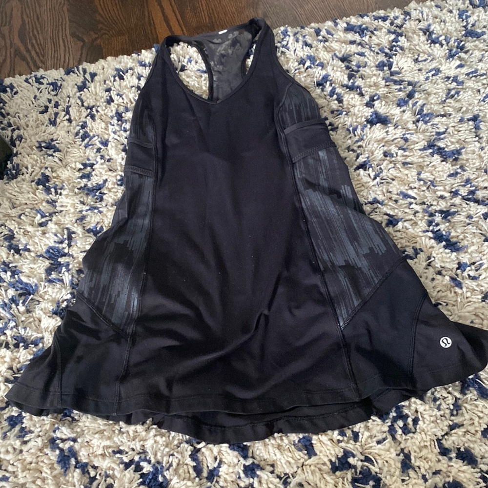 This is a Lululemon short dress. It is a size 6.